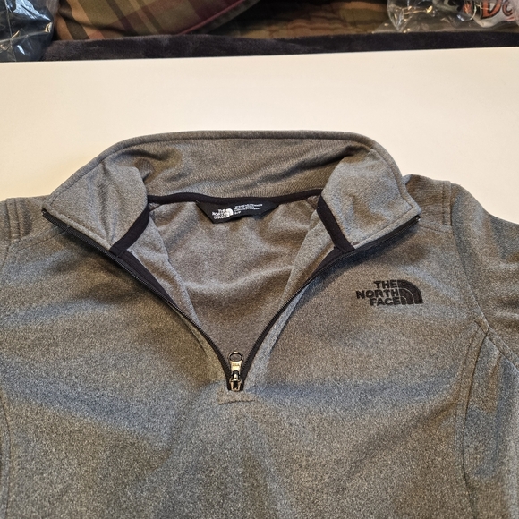 The North Face Womens Gray 1/4 Zip Pullover - Picture 4 of 9